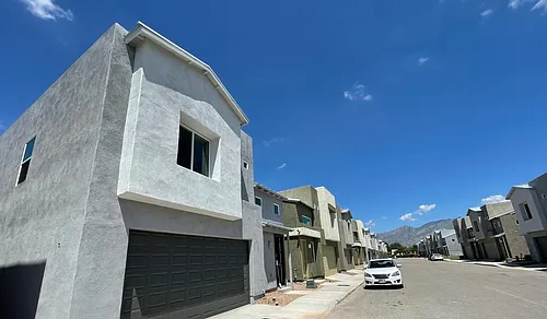2809 N Fair Oaks Ave Photo 1