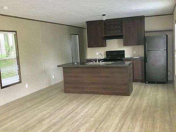 Roomy Kitchen/Family Room