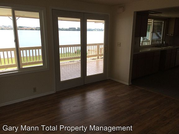 3rd image of 4997 Westshore Dr NE