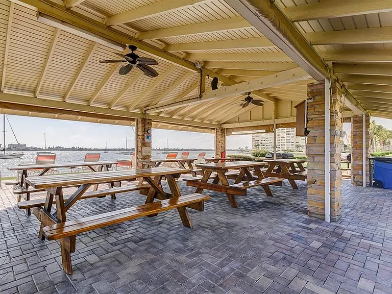 4700 Cove Cir #107 — Photo 41