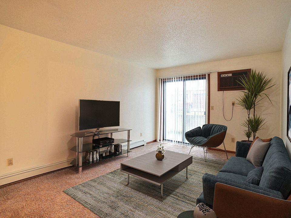 Fargo, ND Westwood Estates Apartments | Living