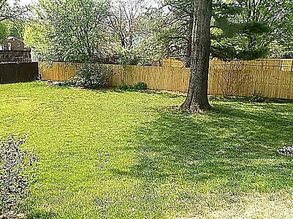 4th image of 3917 Saint James Cir