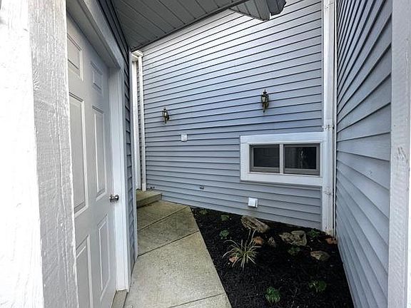 3rd image of 9990 Shamrock Ln