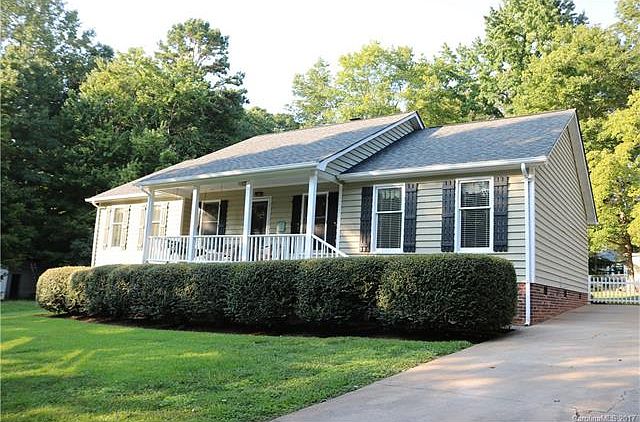 1st image of 748 Lois Ln