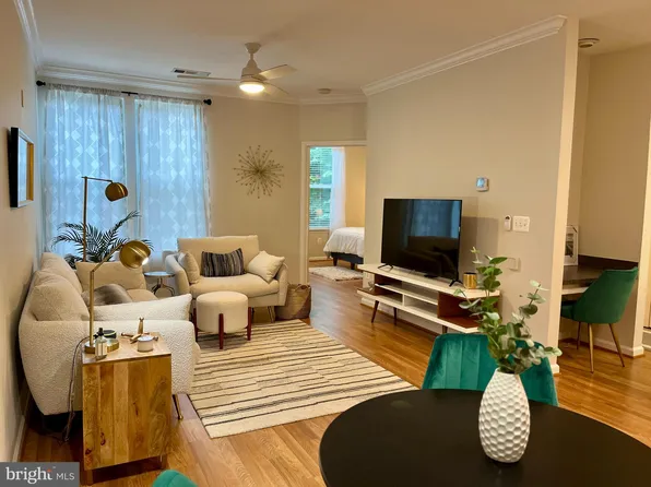 12000 Market St APT 262, Reston, VA 20190