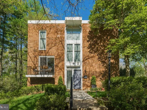 1632 Wainwright Dr, Reston, VA 20190