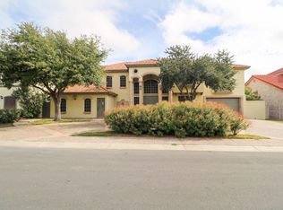 208 Crater Lake Dr, Laredo, TX 78041