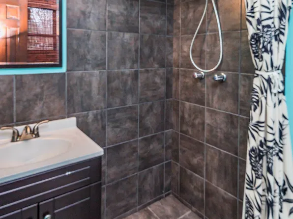 27 Maglie Dr, Hicksville, NY 11801