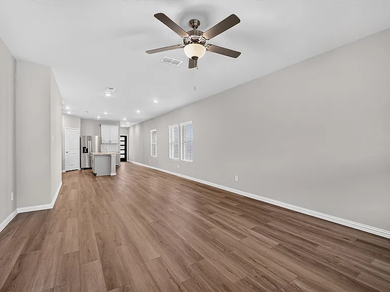 512 Dorothy Dr — Photo 4