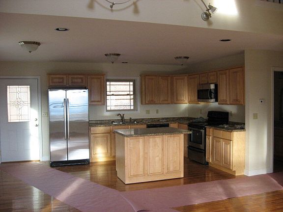 3rd image of 198 Noelle Dr