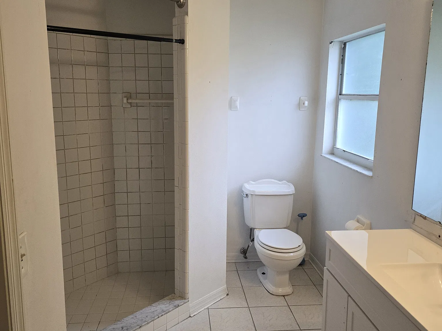3 bed, 1228 sqft, $2,100 — Photo 3