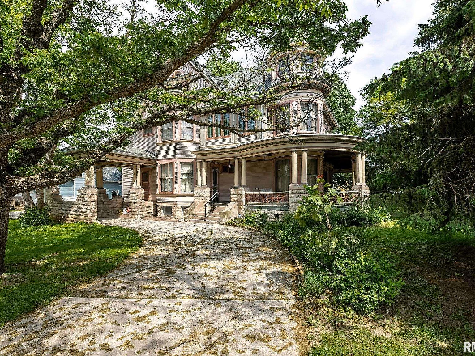 1102 College Ave, Davenport, IA 52803 Zillow