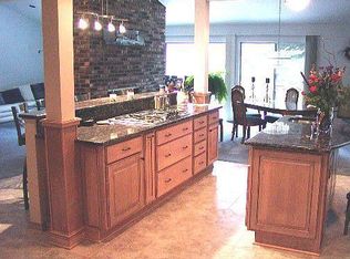 33820 Old Timber Rd, Farmington Hills, MI 48331