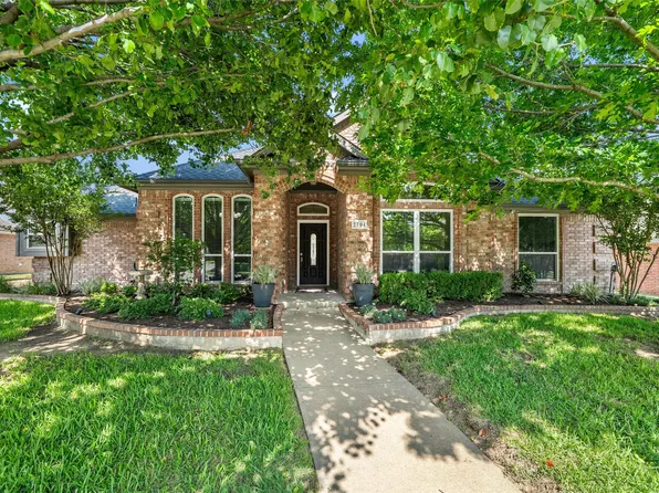 2704 Fox Glenn Ct, Hurst, TX 76054