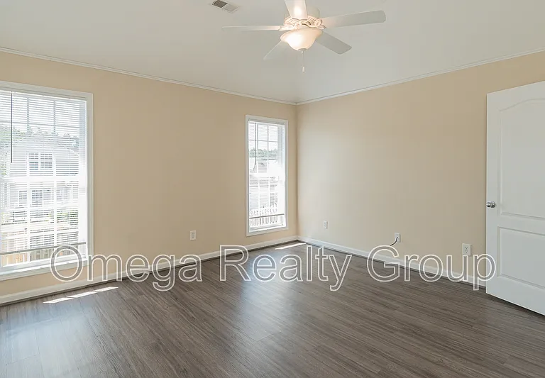 2170 Village Ln — Photo 25