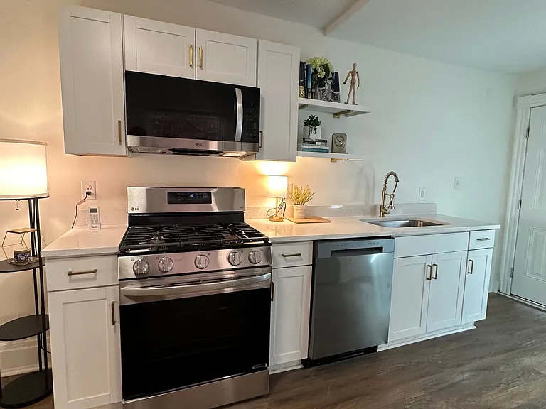 3203 Ellwood Ave #A — Photo 9