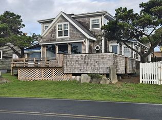 150 1st St, Yachats, OR 97498