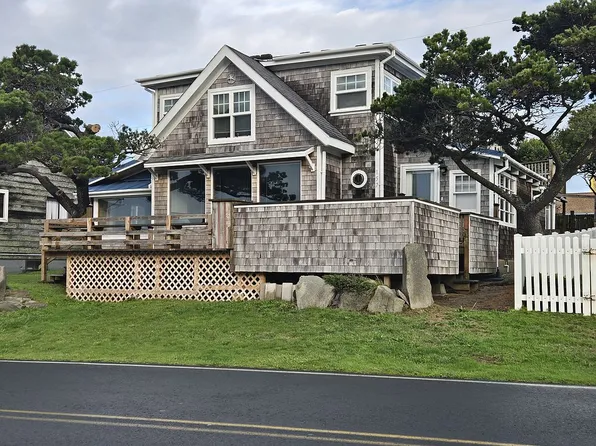 150 1st St, Yachats, OR 97498