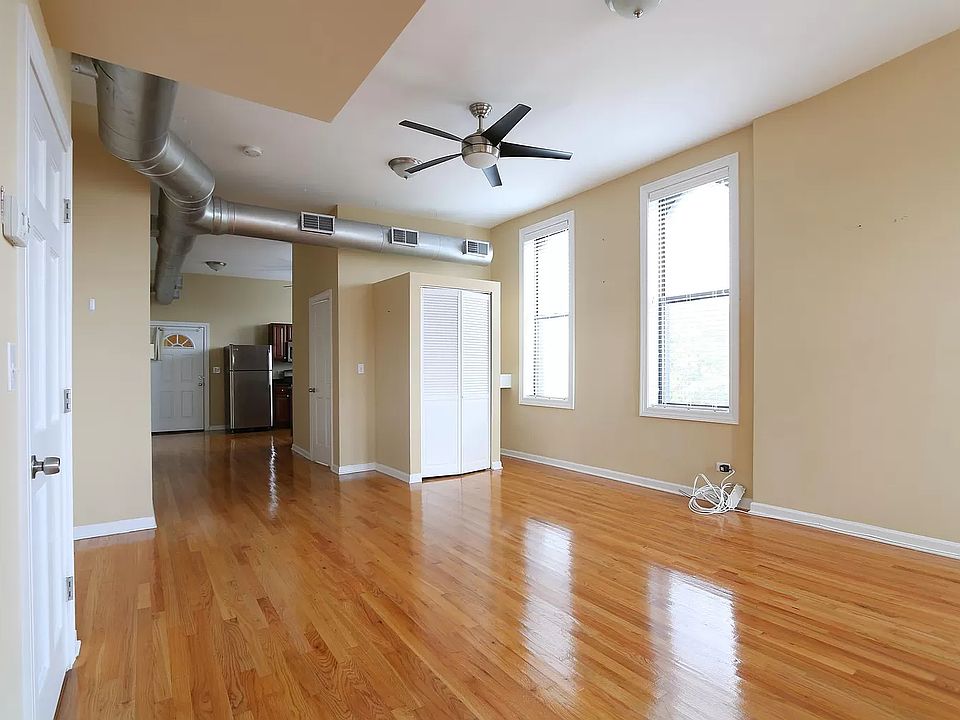 Solid oak hardwood floors, tall ceilings throughout