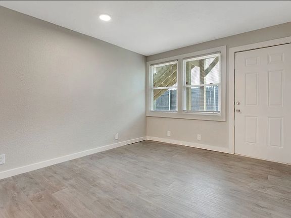 3rd image of 1046 Jefferson St APT 4