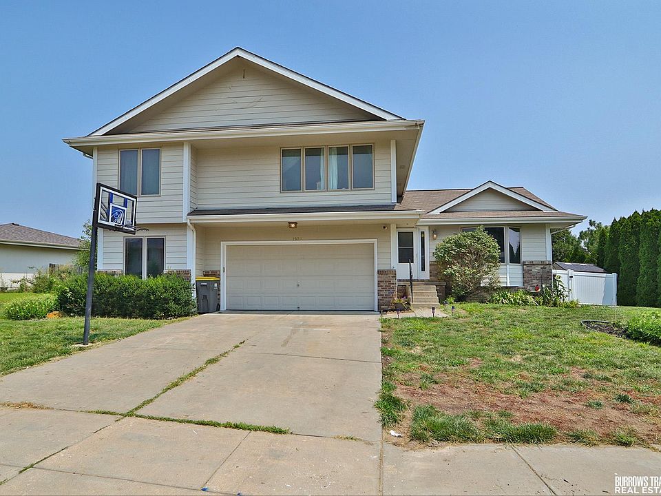 1st image of 1924 W Apricot Ln