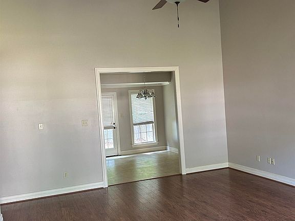 5th image of 2211 Arabella St