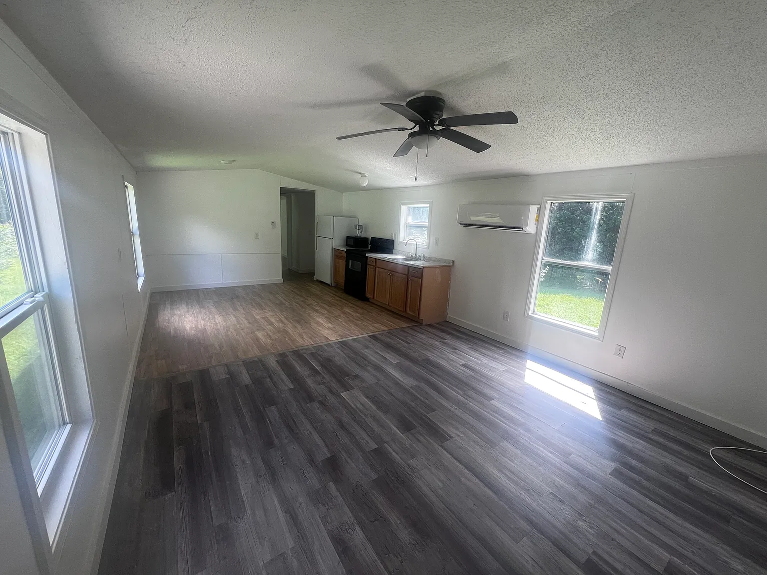 3 bed, 891 sqft, $800 — Photo 2