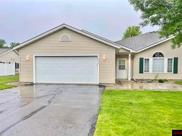 2045 Oak Leaf Trl, North Mankato, MN 56003