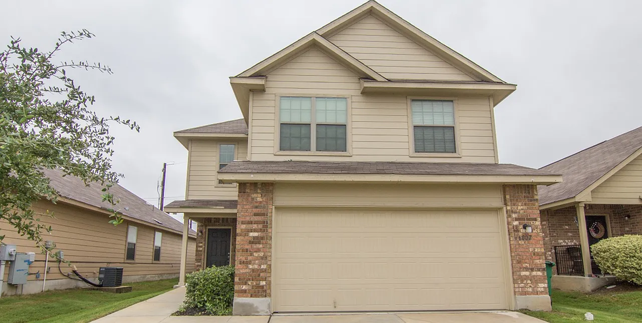 Enclave at Northeast Crossing — Photo 1