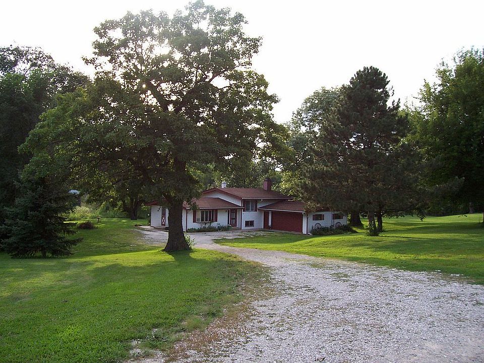 3 bedroom 2.5 ba on 5 acres!