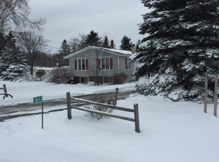 W471 Chickadee Dr, Saint Cloud, WI 53079