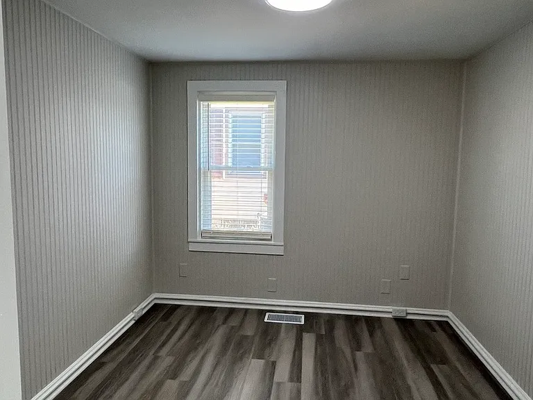 407 E Abe St — Photo 8