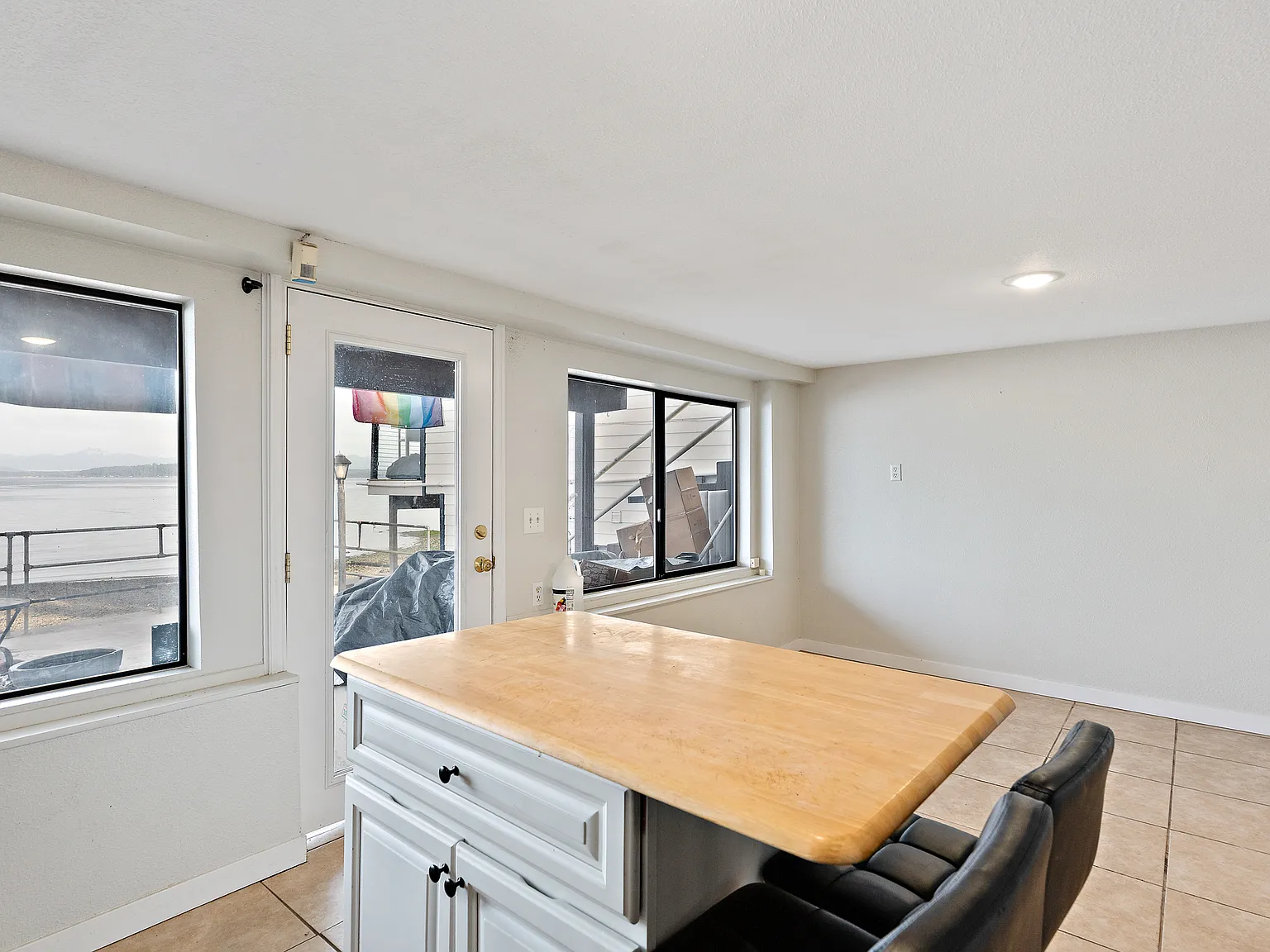 4703 Beach Dr SW, Seattle - Lower B — Photo 4