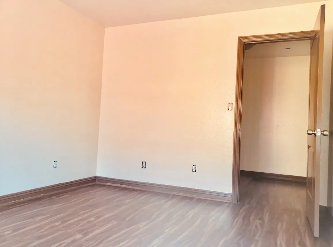 3 bed, 2.5 bath, 1356 sqft, $3,400 — Photo 3