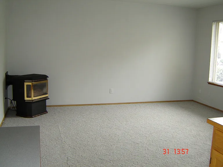 Big Rock Apartments (480 S Oak Harbor St.) — Photo 3
