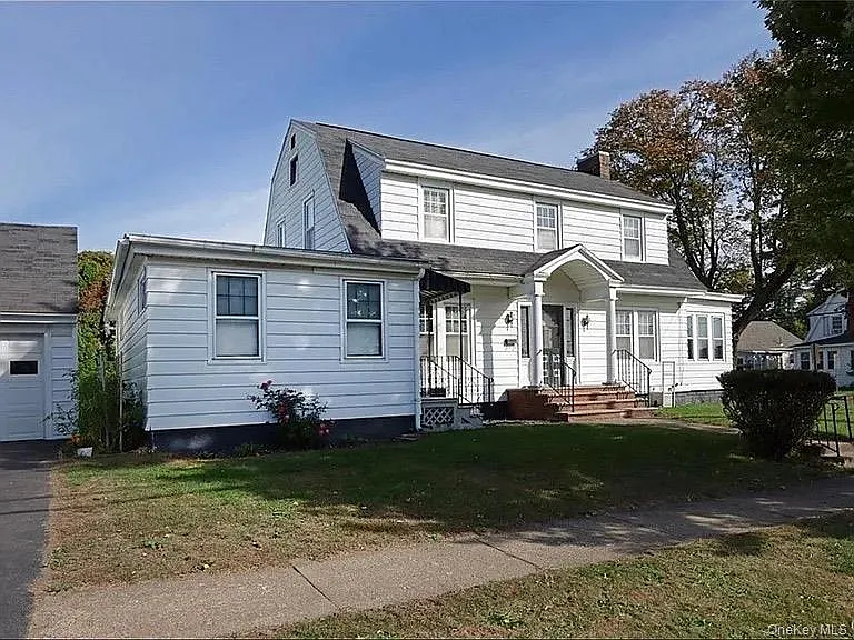 4 bed, 2.0 bath, 1828 sqft, $2,950 — Photo 1
