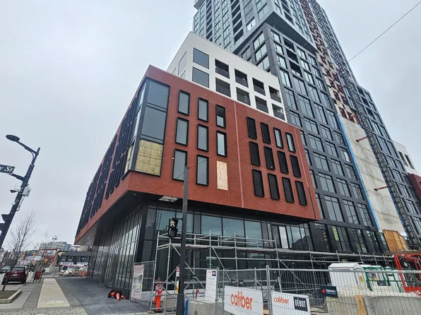 39 Mary St #2104, Barrie, ON L4N 1S9