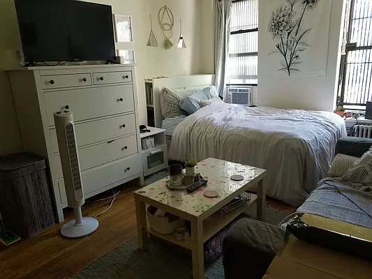 Rented by Chartwell Manhattan Realty | media 2