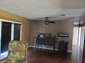 2nd image of 215 Dupuis St