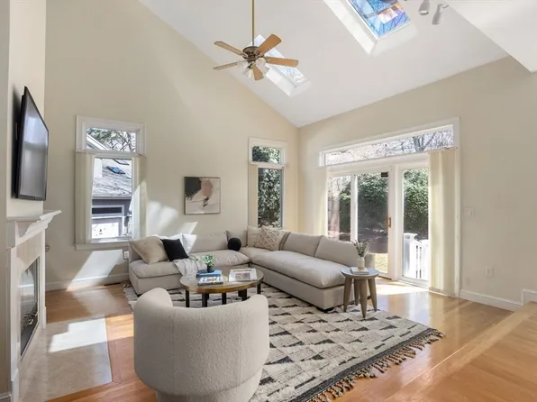 78 Jackson St Unit 78, Newton Center, MA 02459