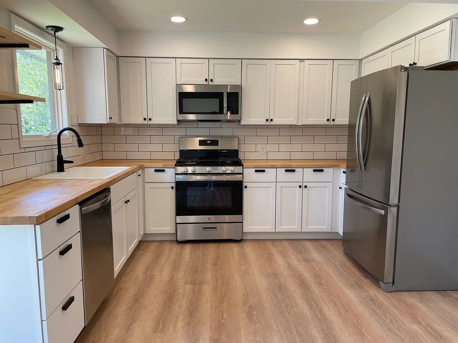 2 bed, 1.5 bath, 1600 sqft, $1,900 — Photo 1