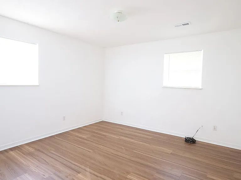 215 Timberlake Cir #5 — Photo 2
