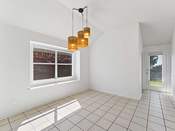 5th image of 2809 Dawn Spring Dr