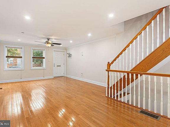 3rd image of 938 Morris St