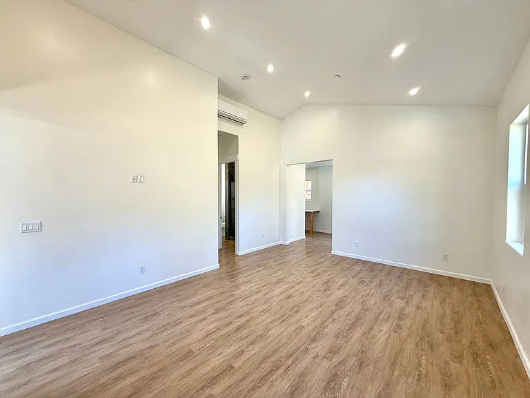 23510 Cava Cir #A — Photo 11