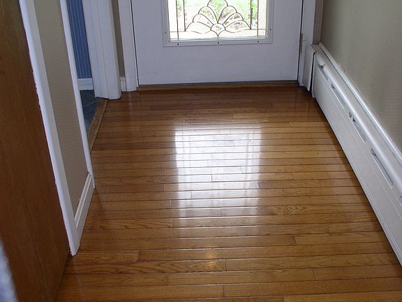 2nd image of 1143 Gress St