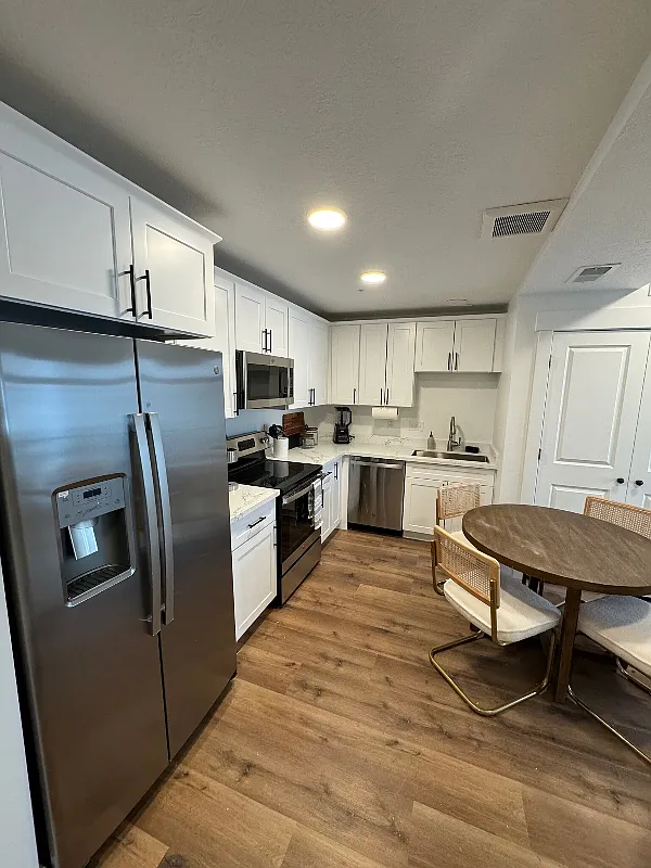 1 bed, 576 sqft, $1,500 — Photo 3