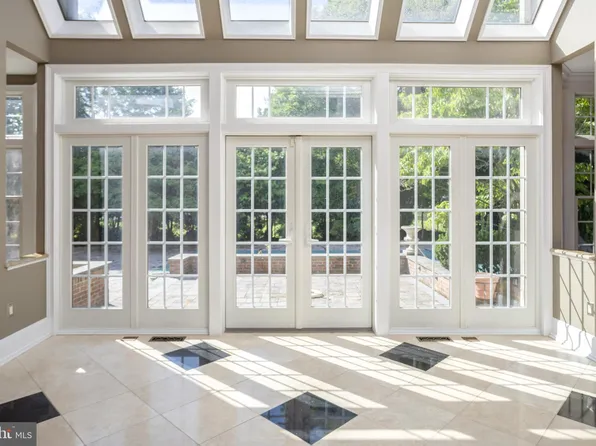 16 N Main St, Allentown, NJ 08501