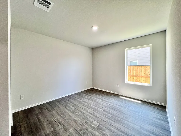 544 Quail Meadows Dr — Photo 8