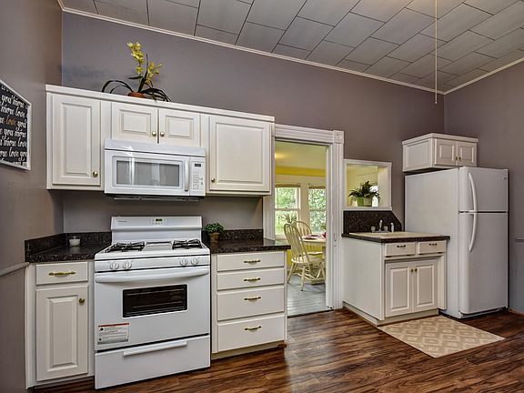 908 S Hickory-15